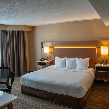 Edmonton Hotel & Convention Center אדמונטון מראה חיצוני תמונה