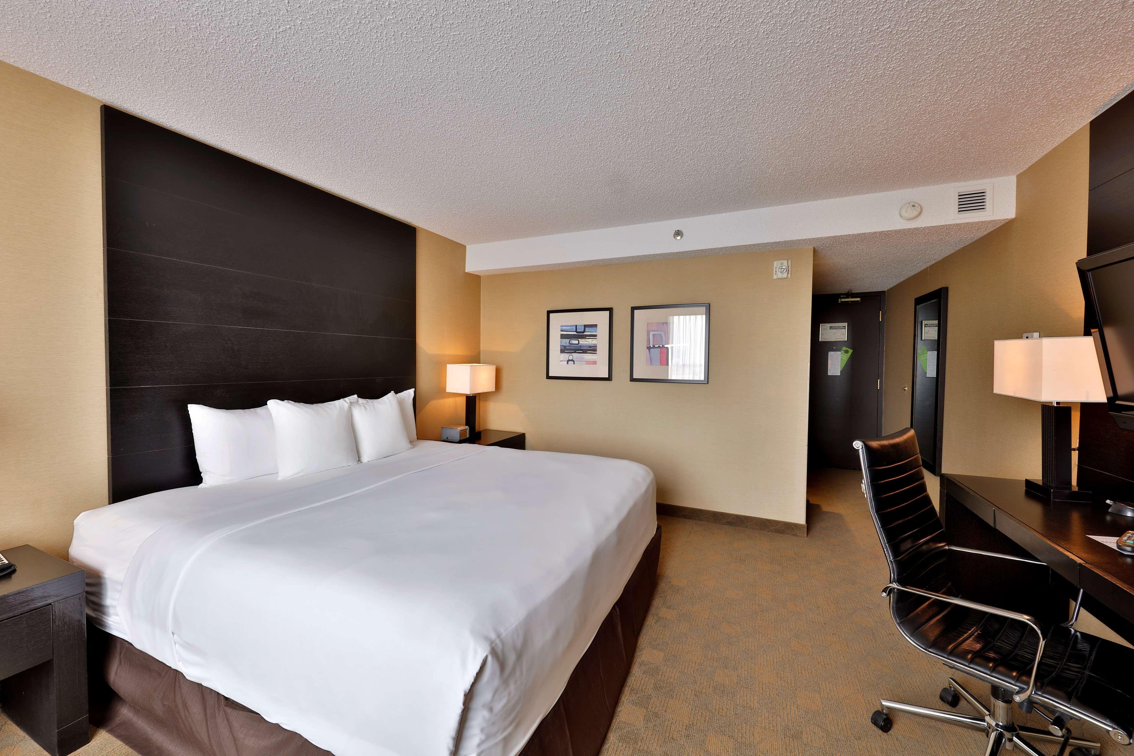 Edmonton Hotel & Convention Center אדמונטון מראה חיצוני תמונה