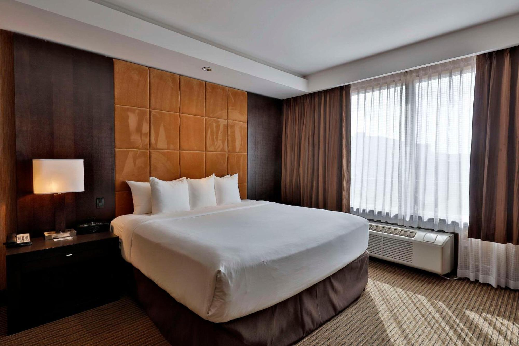 Edmonton Hotel & Convention Center אדמונטון מראה חיצוני תמונה