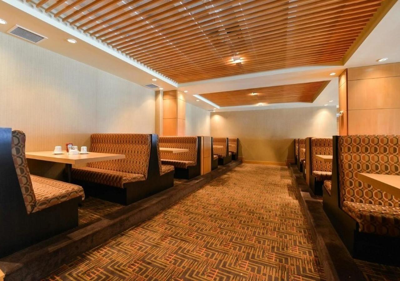 Edmonton Hotel & Convention Center אדמונטון מראה חיצוני תמונה