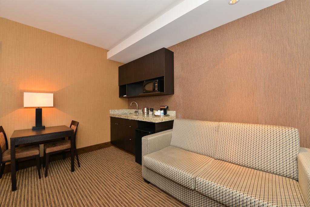 Edmonton Hotel & Convention Center אדמונטון מראה חיצוני תמונה