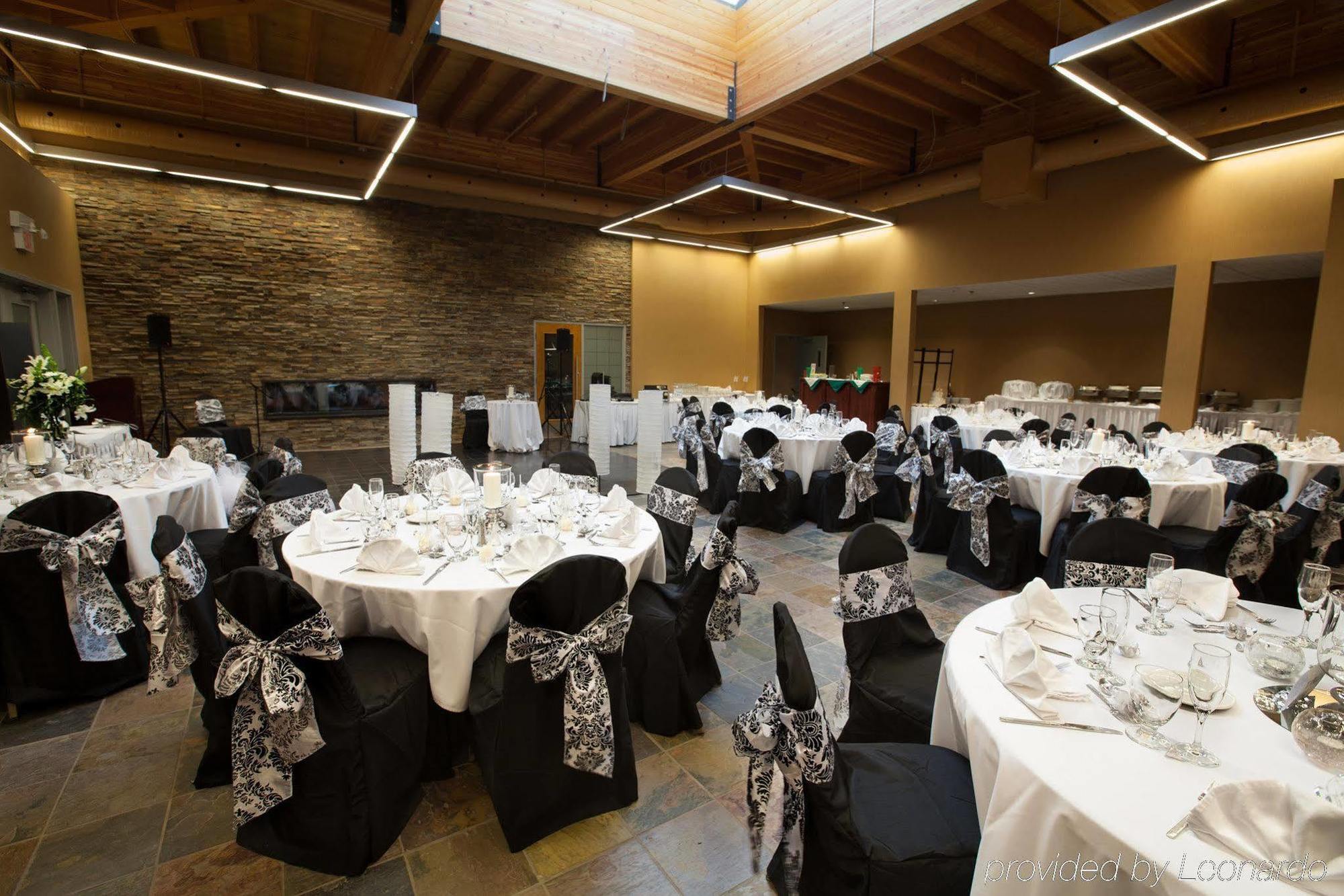 Edmonton Hotel & Convention Center אדמונטון מראה חיצוני תמונה