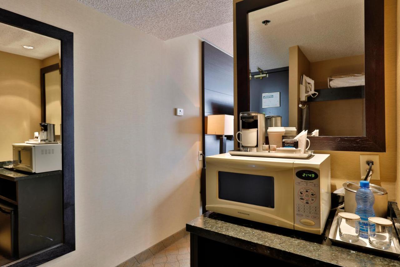 Edmonton Hotel & Convention Center אדמונטון מראה חיצוני תמונה