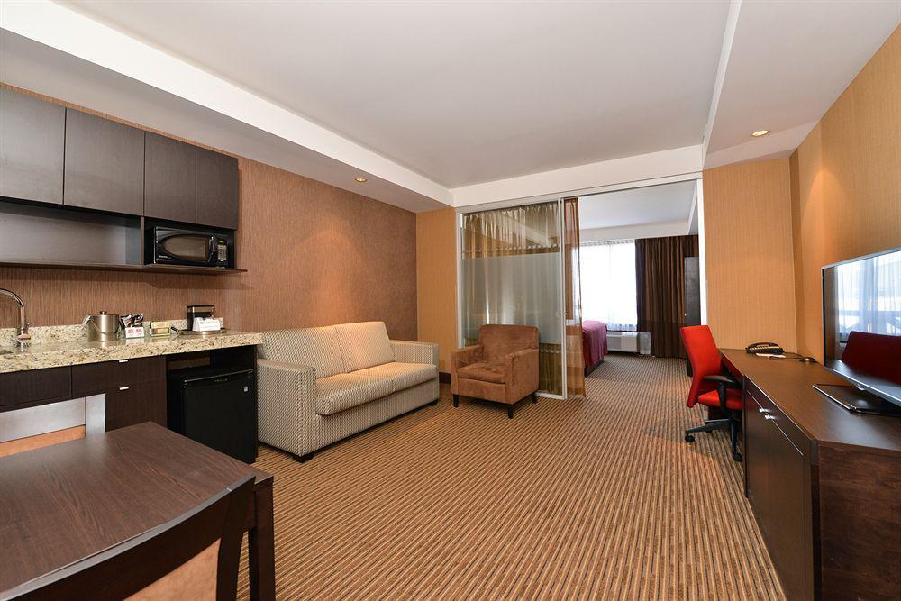 Edmonton Hotel & Convention Center אדמונטון מראה חיצוני תמונה