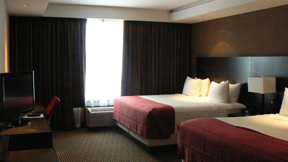 Edmonton Hotel & Convention Center אדמונטון מראה חיצוני תמונה
